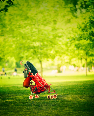 Une poussette pour les balades de bébé