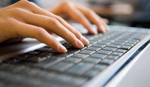 Un clavier d'ordinateur sans fil